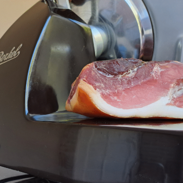 Koud gerookte rauwe ham